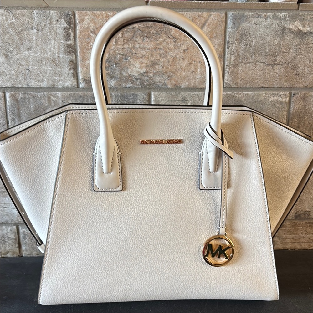 NWOT Michael Kors AVRIL White/cream Handbag - Picture 1 of 4